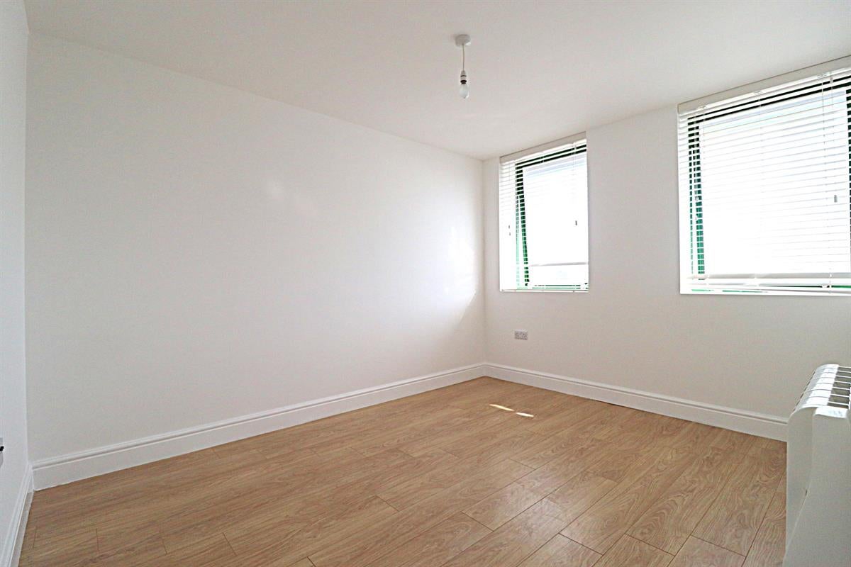 Flat Cambridge Road in Cardington