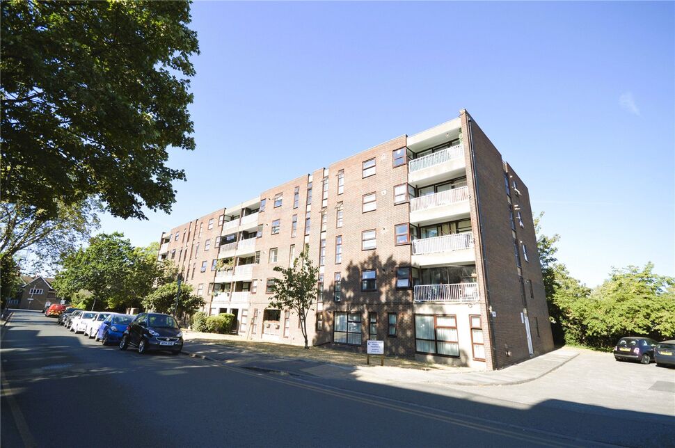 Flat Glenbuck Road in Greater London