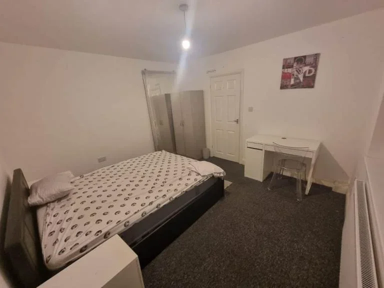 Room Salisbury Avenue in Greater London