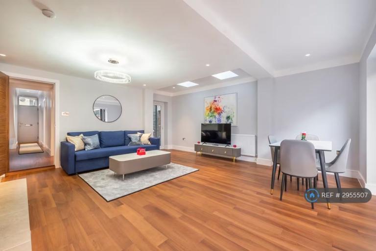 Flat Goldsboro' Road in Greater London