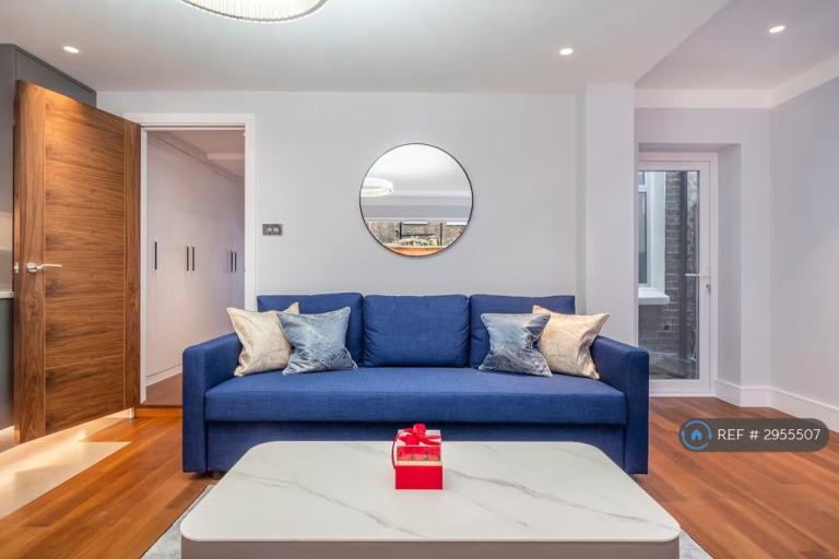 Flat Goldsboro' Road in Greater London