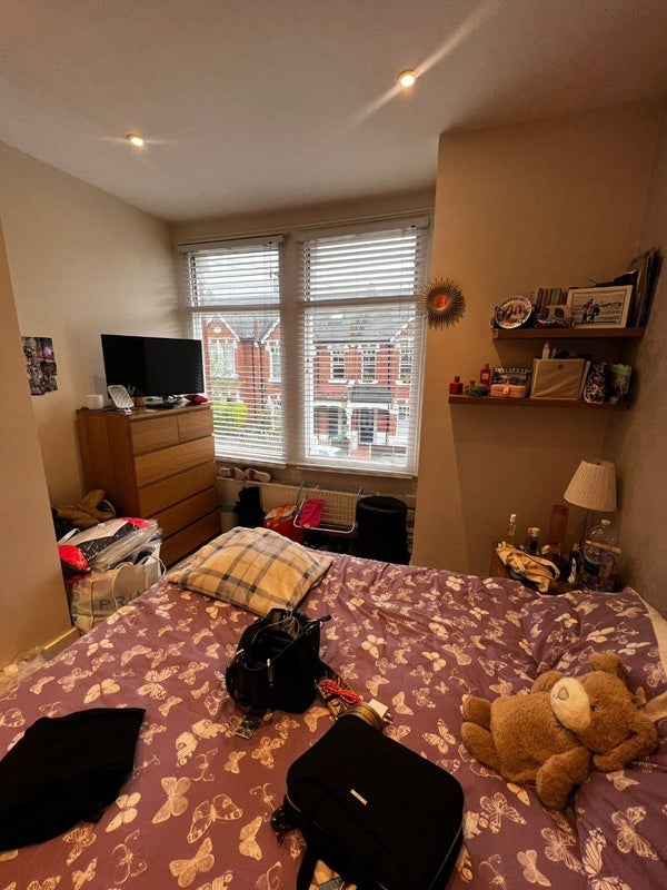Room Collingbourne Road in Greater London