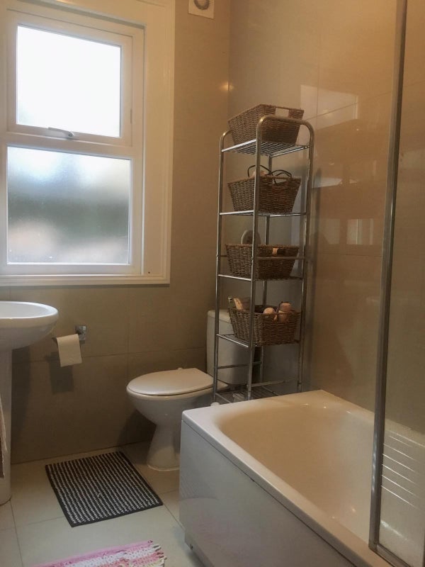 Room Collingbourne Road in Greater London