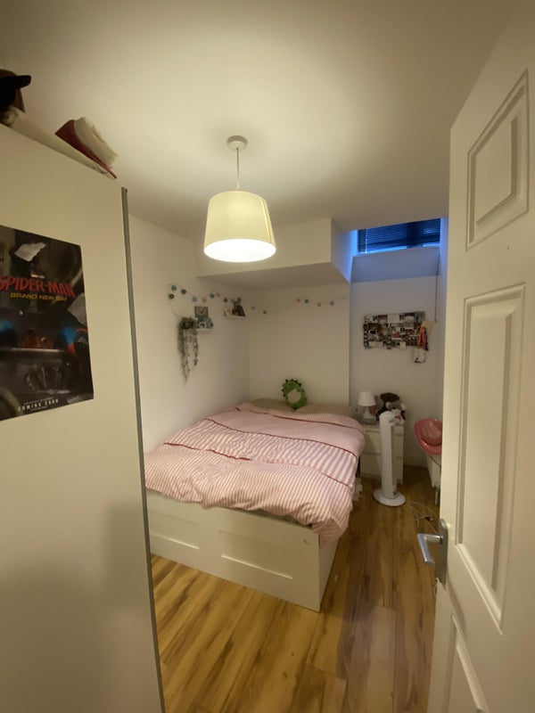 Room New Cross Road in Greater London