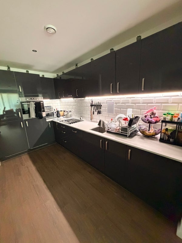 Room Silvertown Way in Greater London