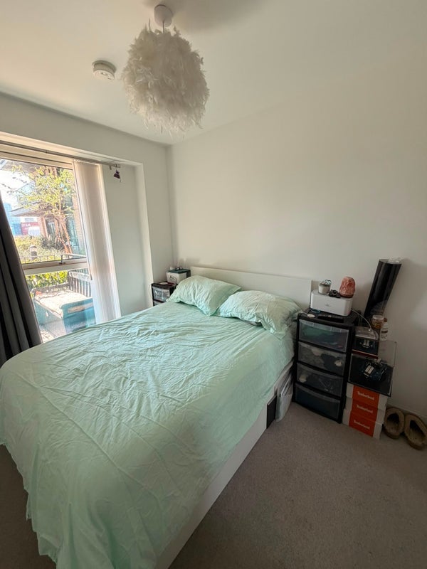 Room Silvertown Way in Greater London