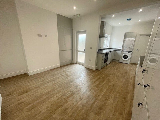 Room Green Heath Road in Cannock Chase