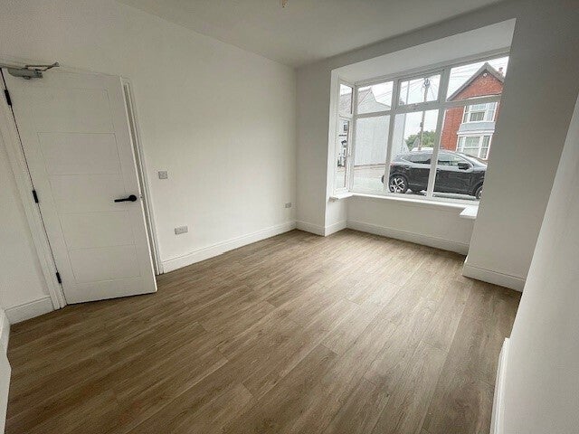 Room Green Heath Road in Cannock Chase