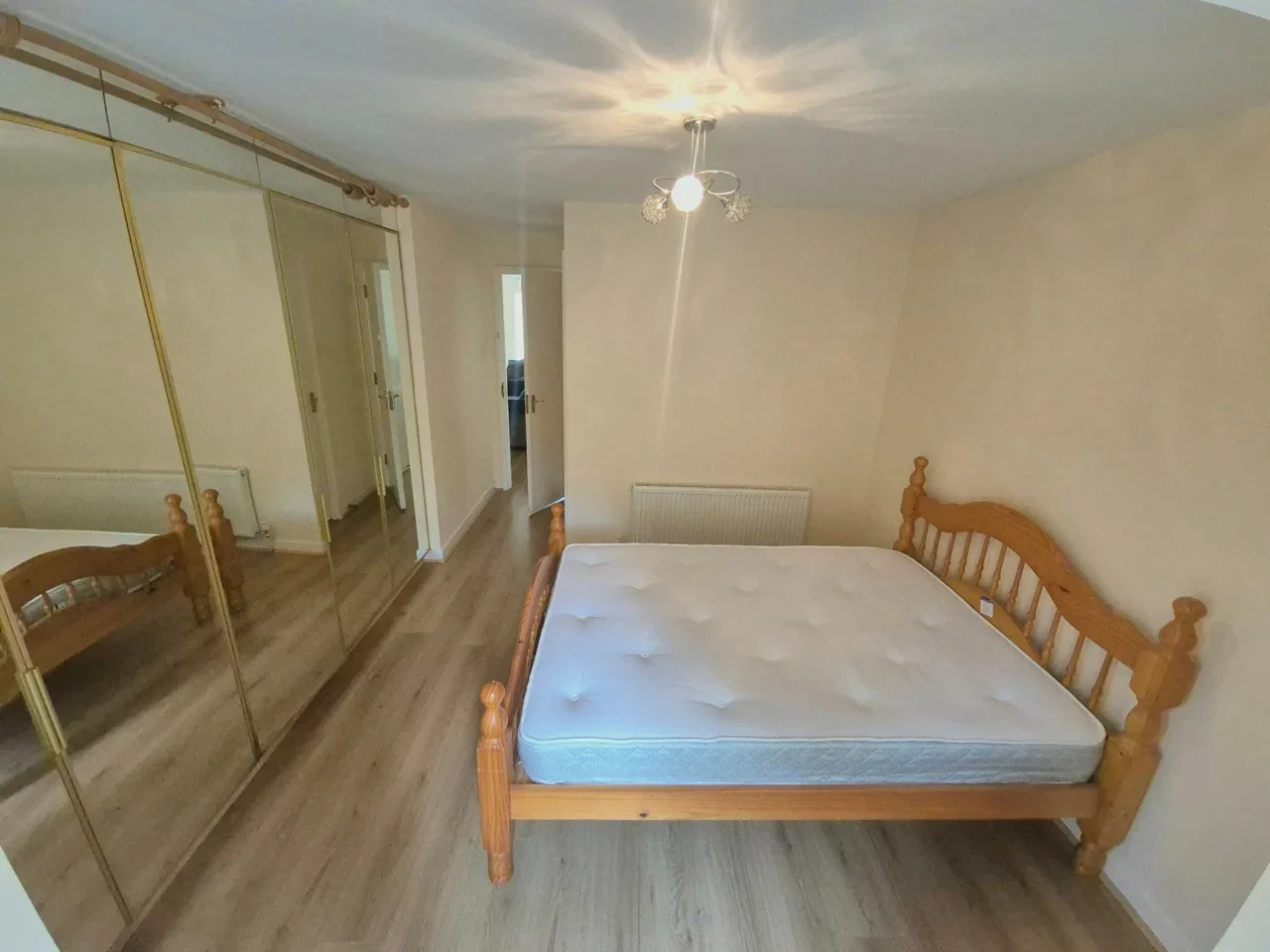 Flat Beechwood Grove in Greater London