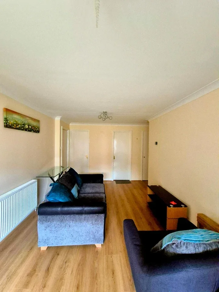 Flat Beechwood Grove in Greater London