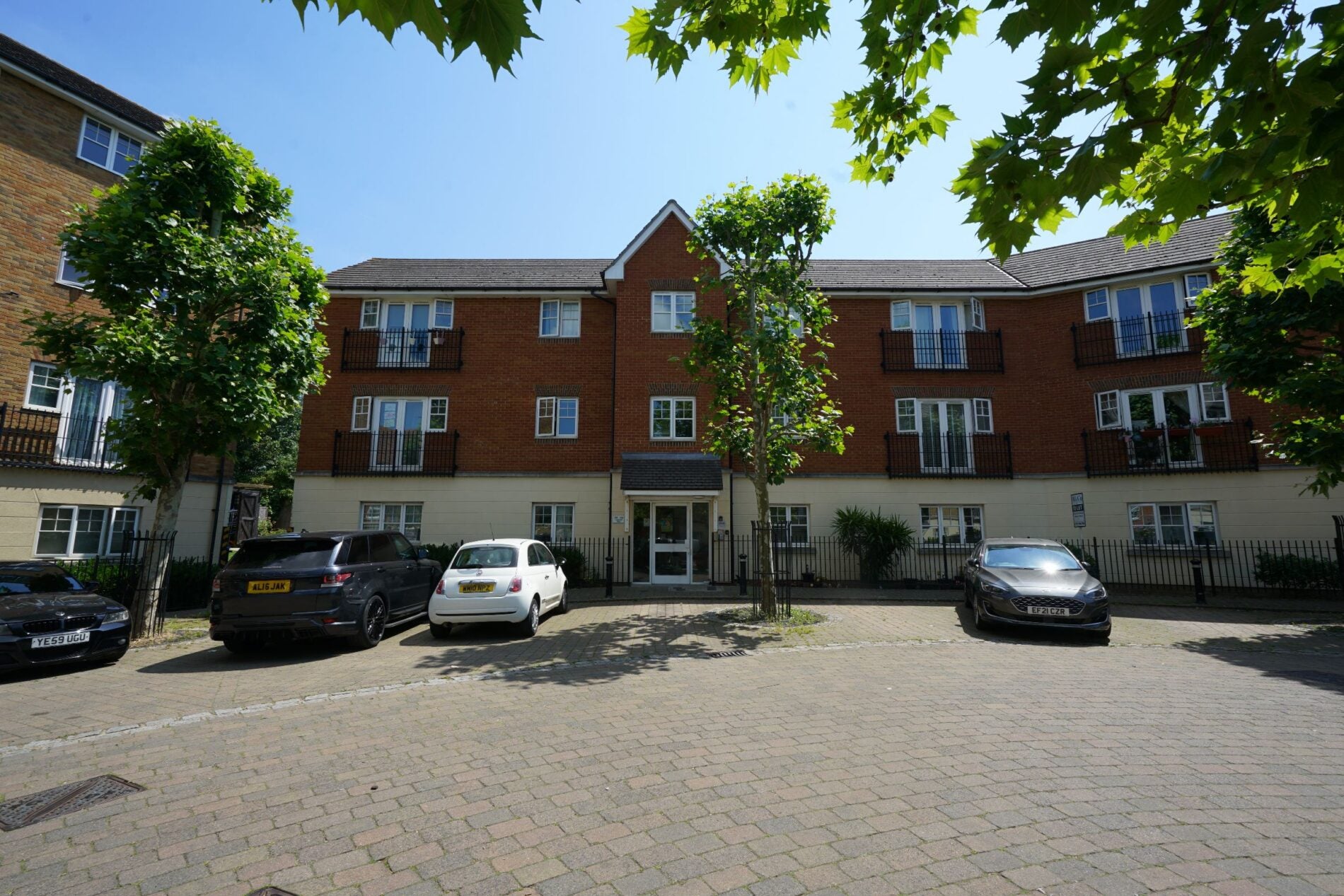 Flat Caspian Way in Purfleet-on-Thames