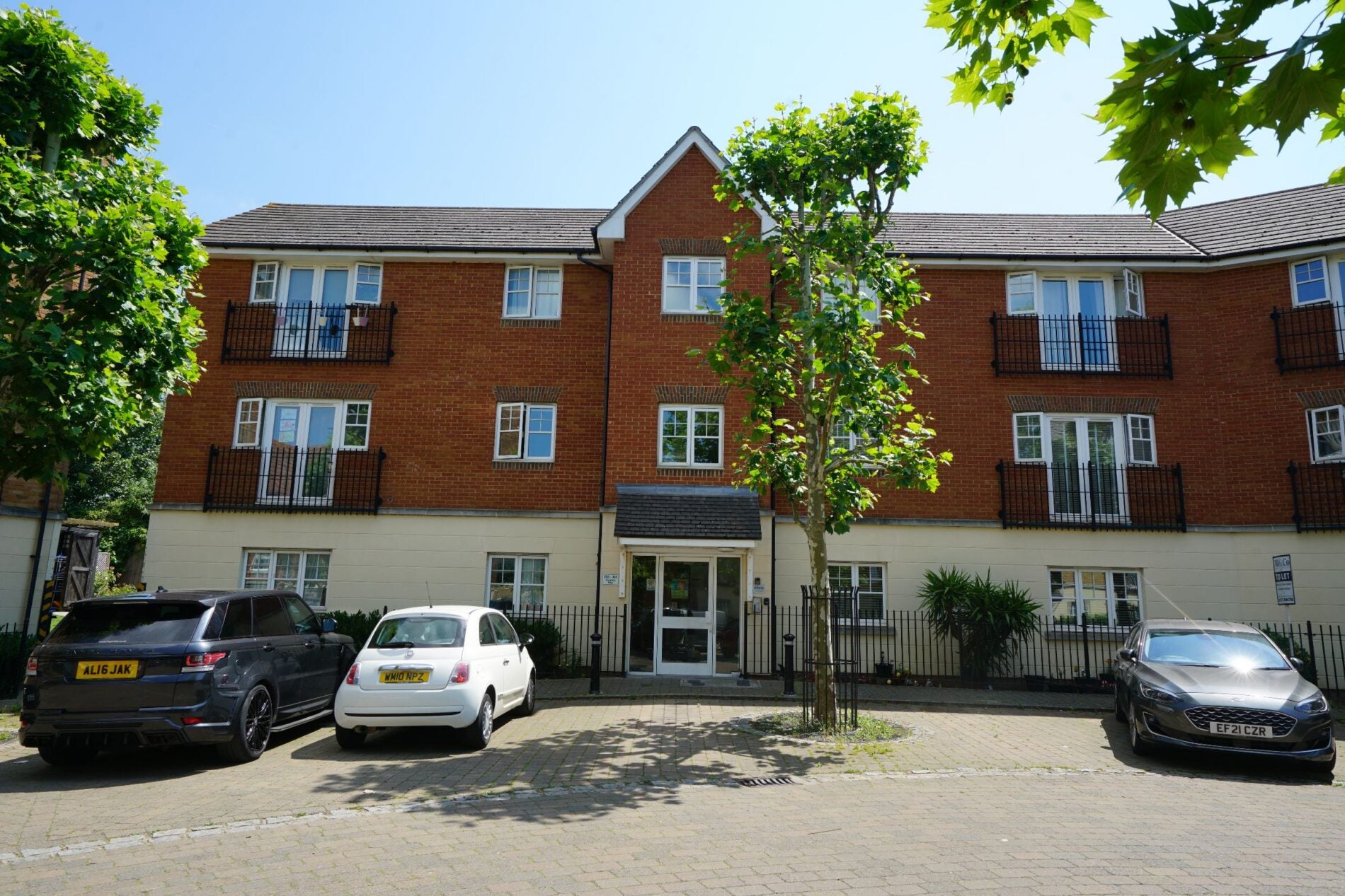 Flat Caspian Way in Purfleet-on-Thames