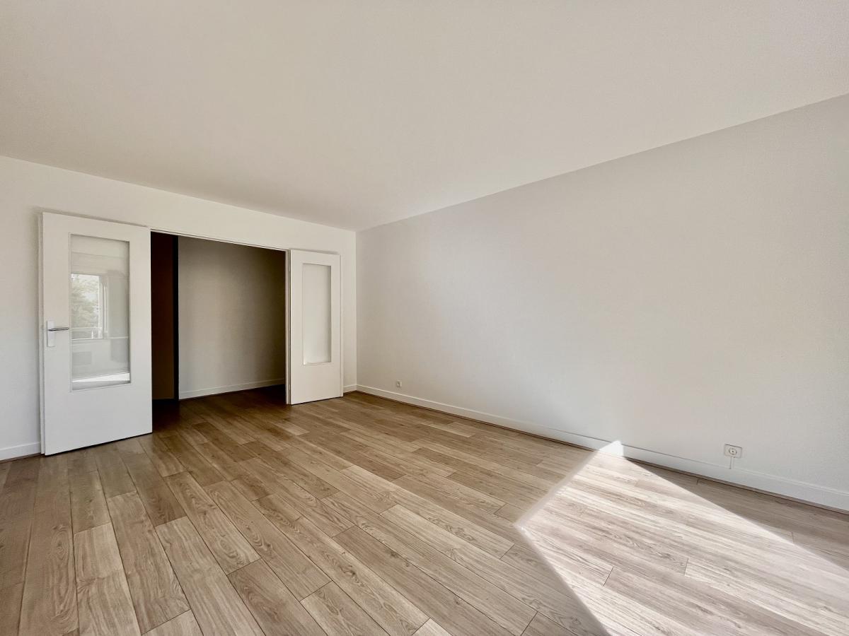 Flat Rue Roque de Fillol in Puteaux