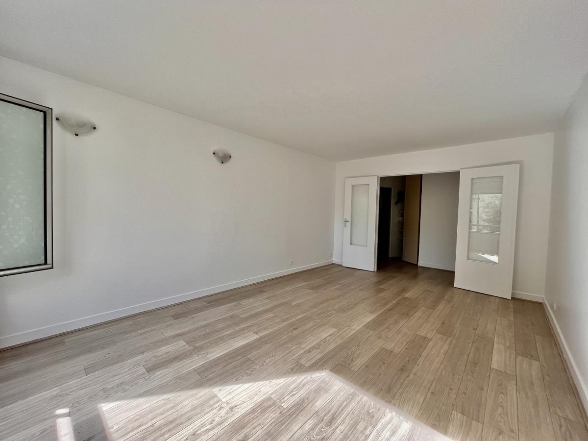 Flat Rue Roque de Fillol in Puteaux