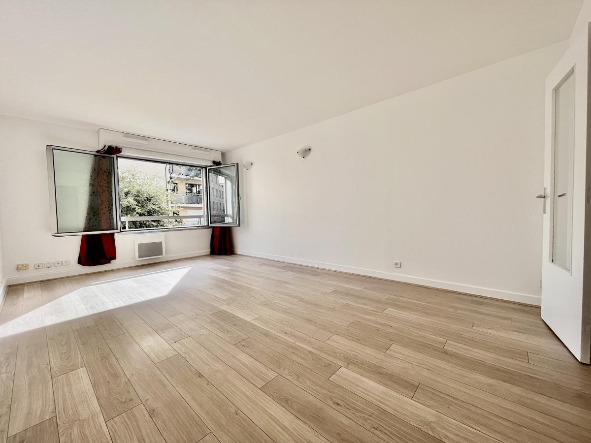 Flat Rue Roque de Fillol in Puteaux