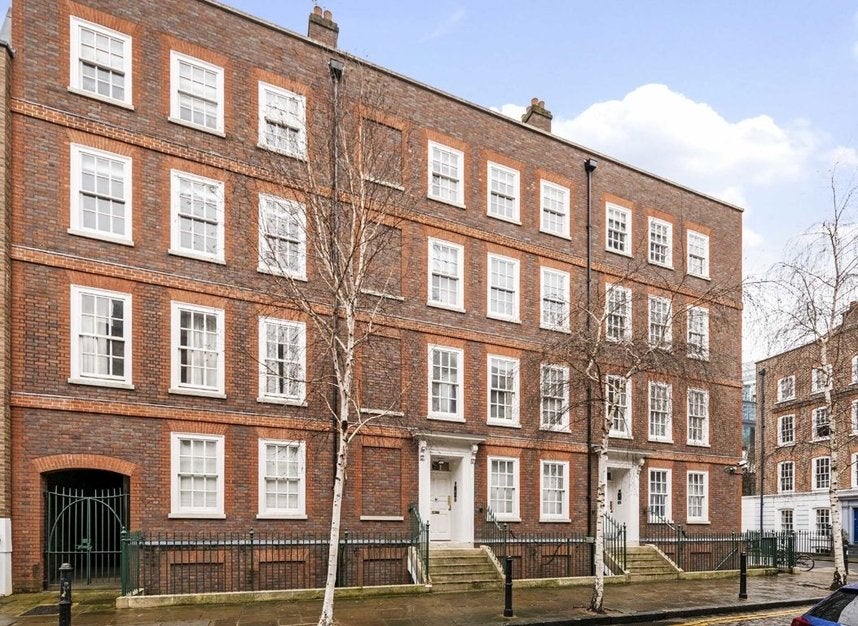Flat Folgate Street in Greater London