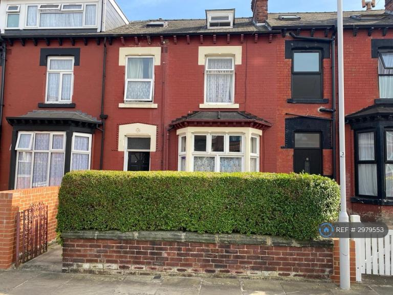 Flat Mexborough Avenue in Leeds