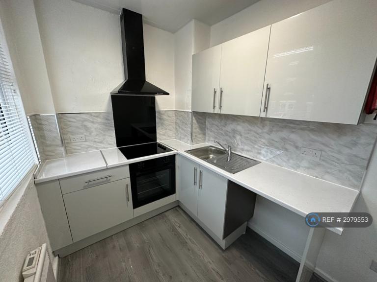 Flat Mexborough Avenue in Leeds