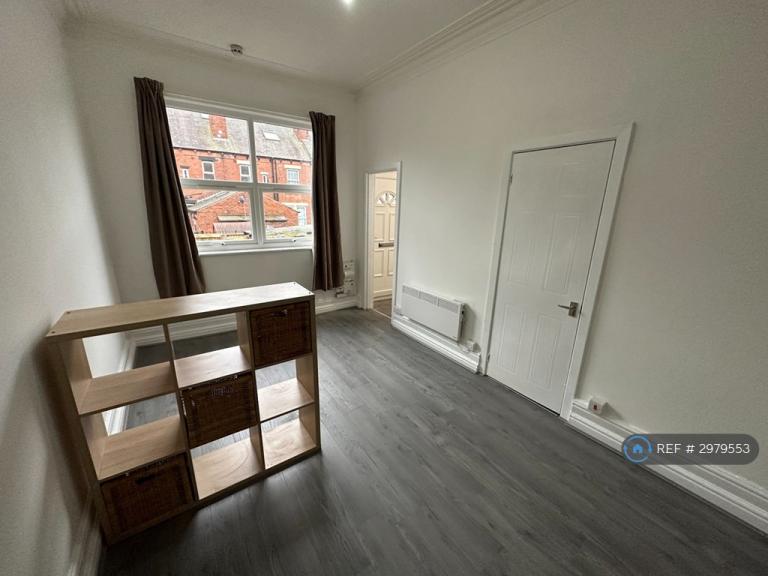 Flat Mexborough Avenue in Leeds