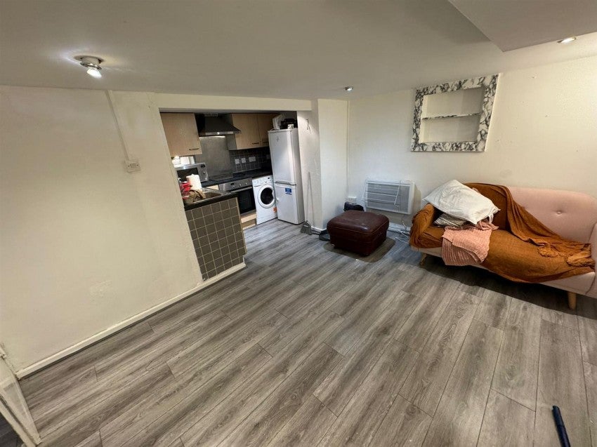 Flat Grenville Street in Cheadle