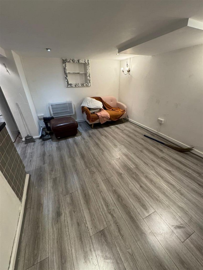 Flat Grenville Street in Cheadle