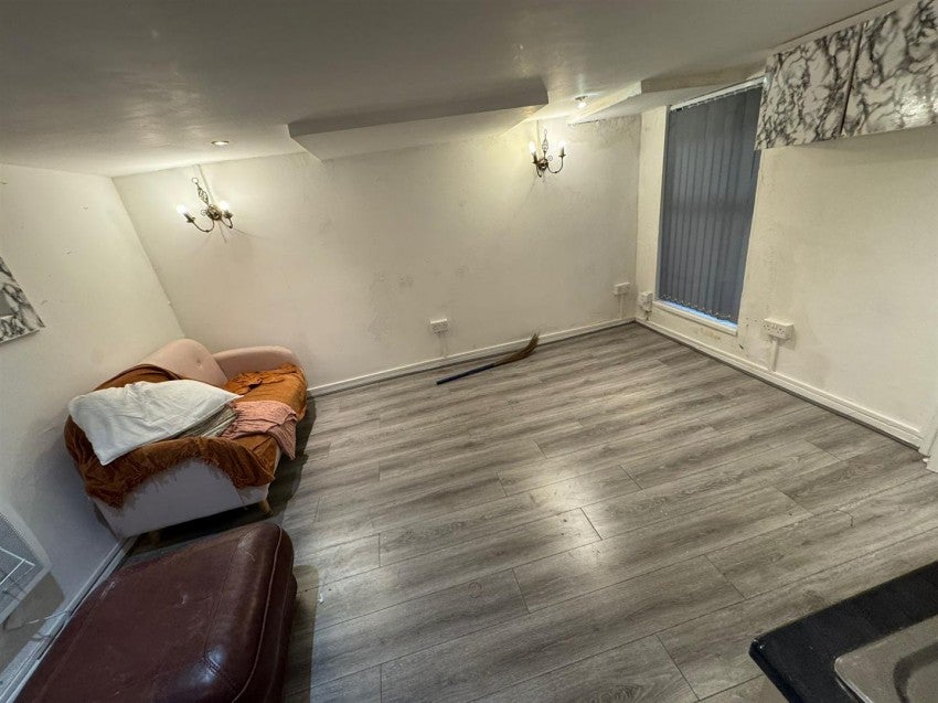 Flat Grenville Street in Cheadle