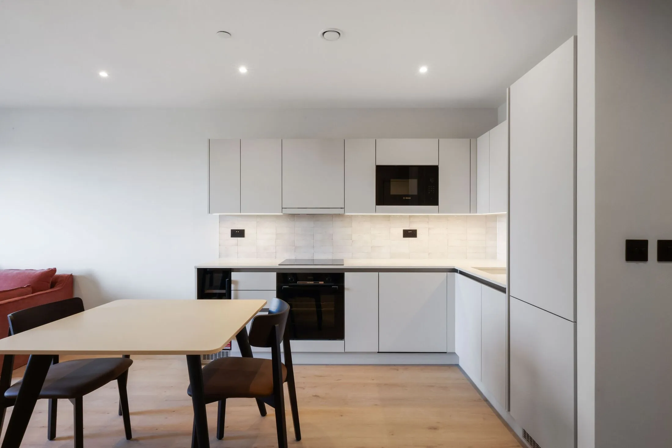 Flat Caversham Road in Greater London