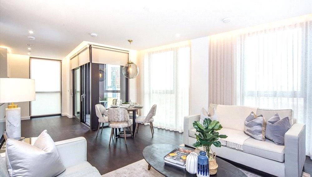 Flat Ponton Road in Greater London