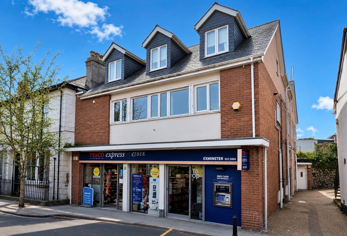 Flat River Lawn Road in Tonbridge and Malling