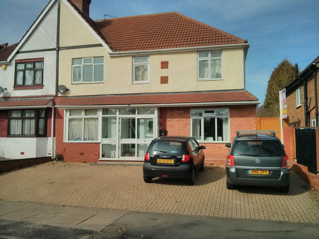 Room Gibbins Road in Birmingham