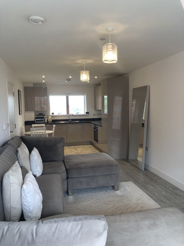 Flat Thames Reach in Greater London