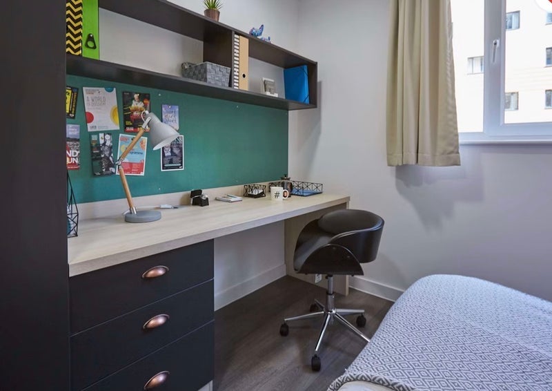 Room Sopwith Avenue in Greater London