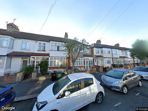 Flat Garner Road in Greater London