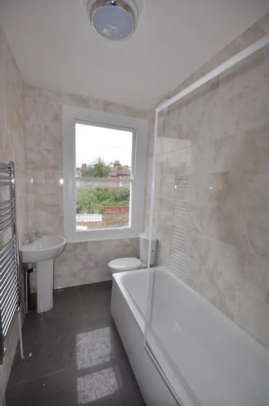 Room Wells House Road in Greater London