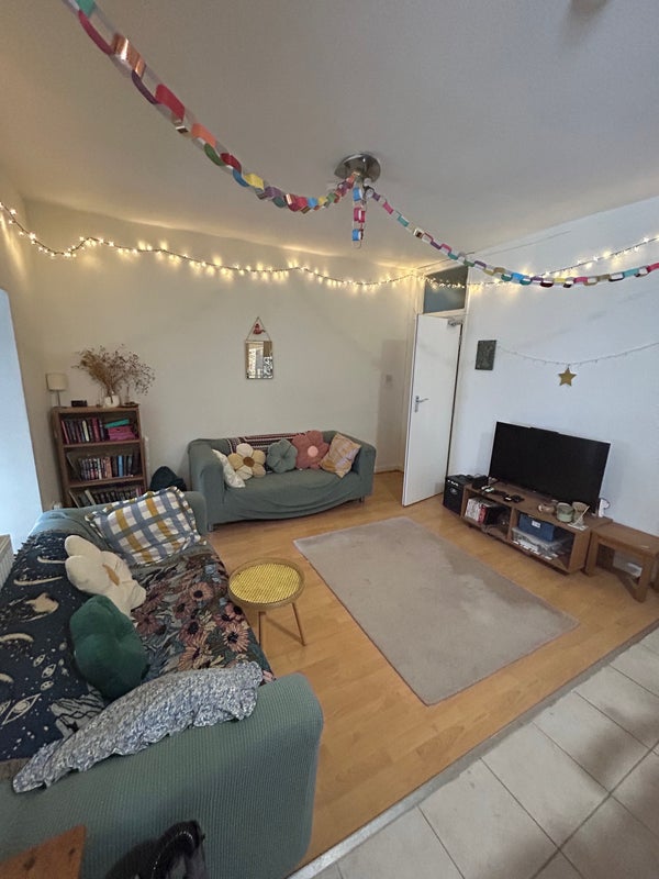 Room Myddleton Road in Greater London