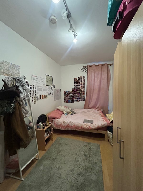 Room Myddleton Road in Greater London