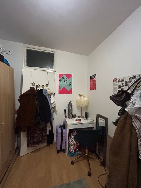 Room Myddleton Road in Greater London