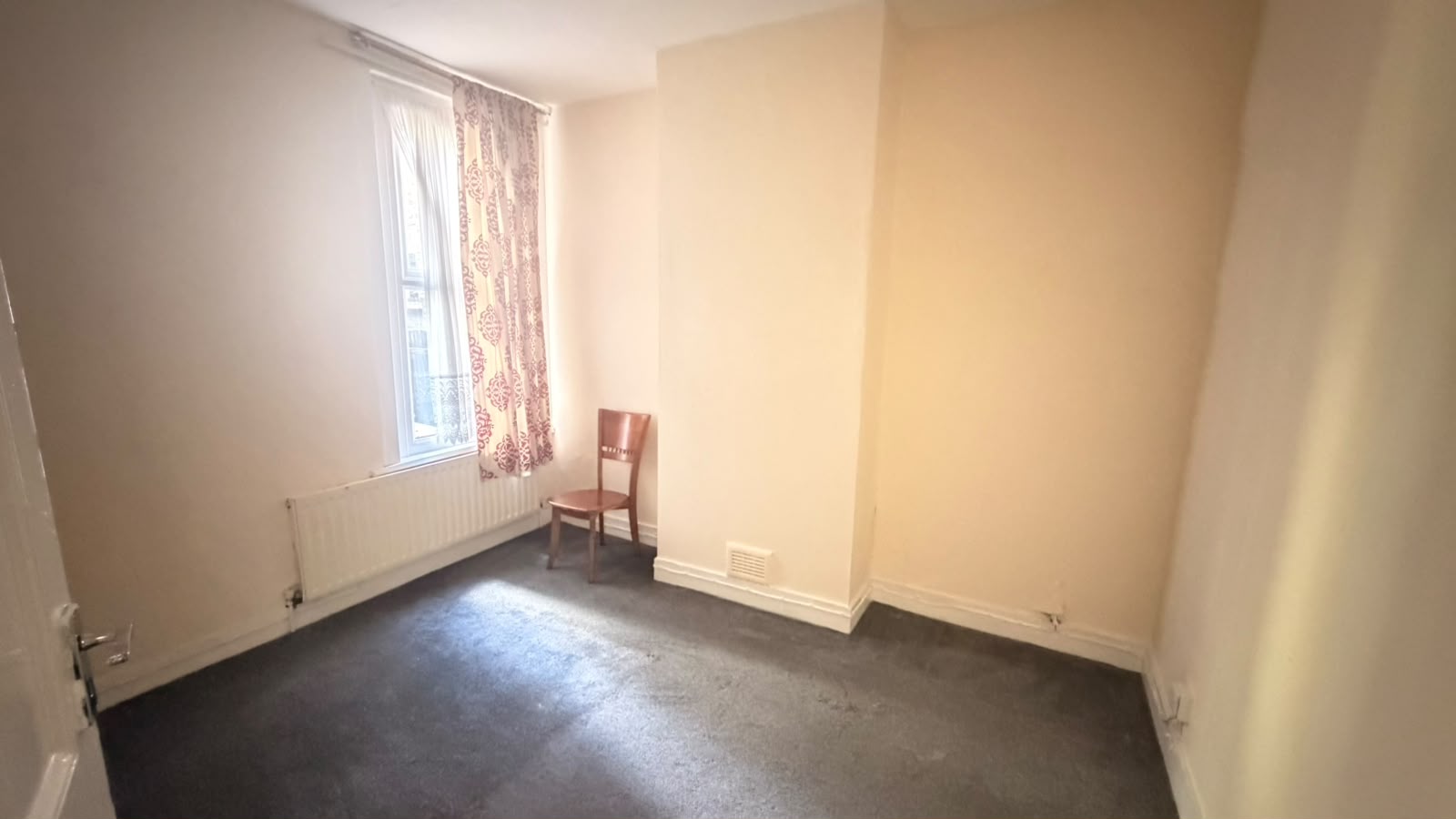 Flat Harold Road in Greater London