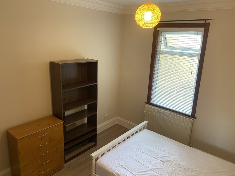 Room Langthorne Road in Greater London