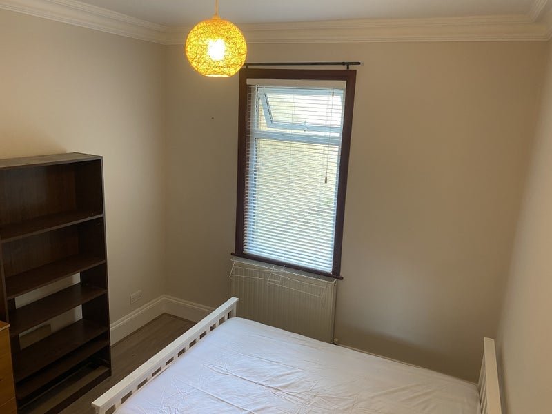 Room Langthorne Road in Greater London