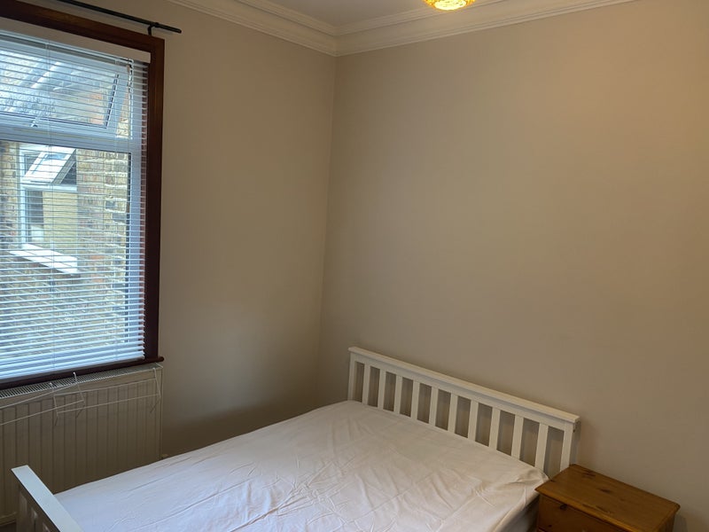 Room Langthorne Road in Greater London