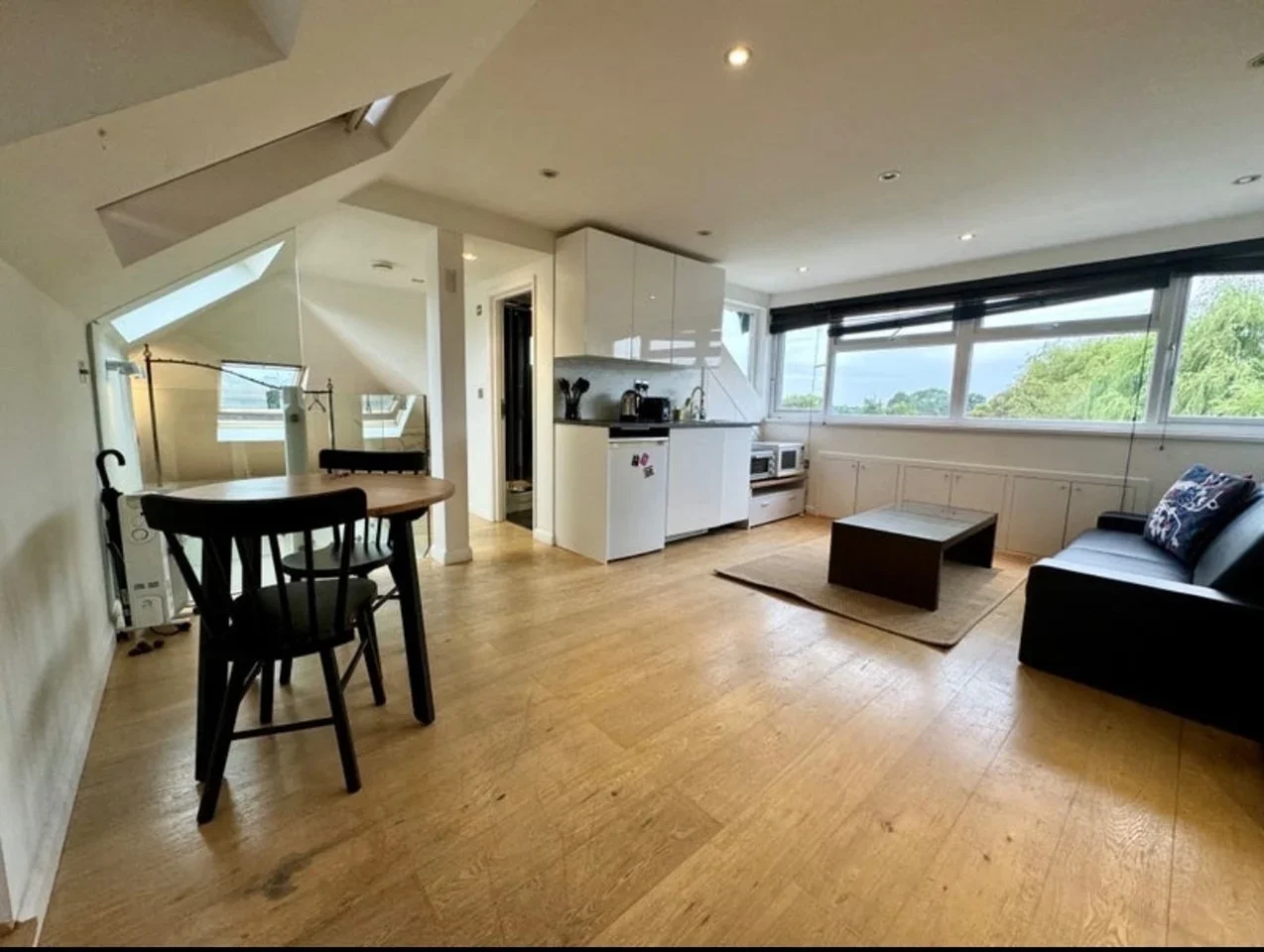 Flat Deansway in Greater London