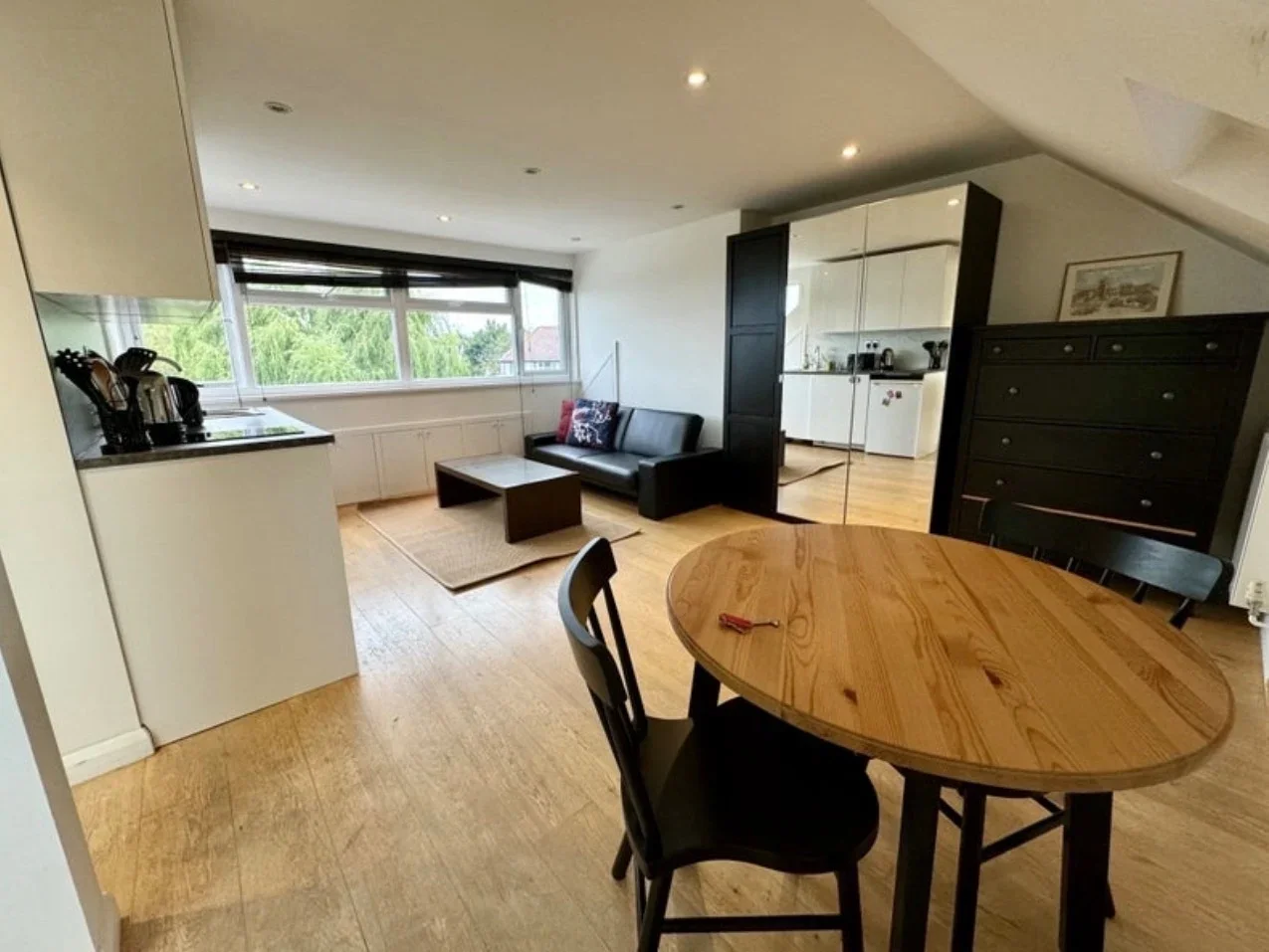 Flat Deansway in Greater London