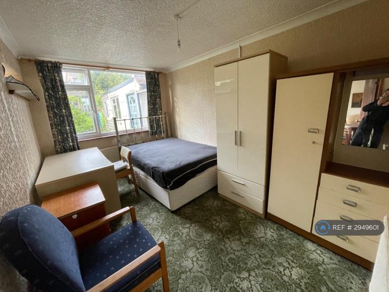 Room Rydal Avenue in Charnwood