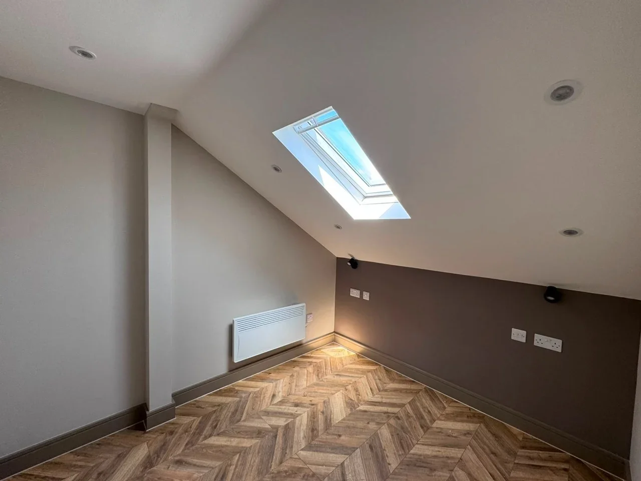 Flat Sperling Road in Greater London