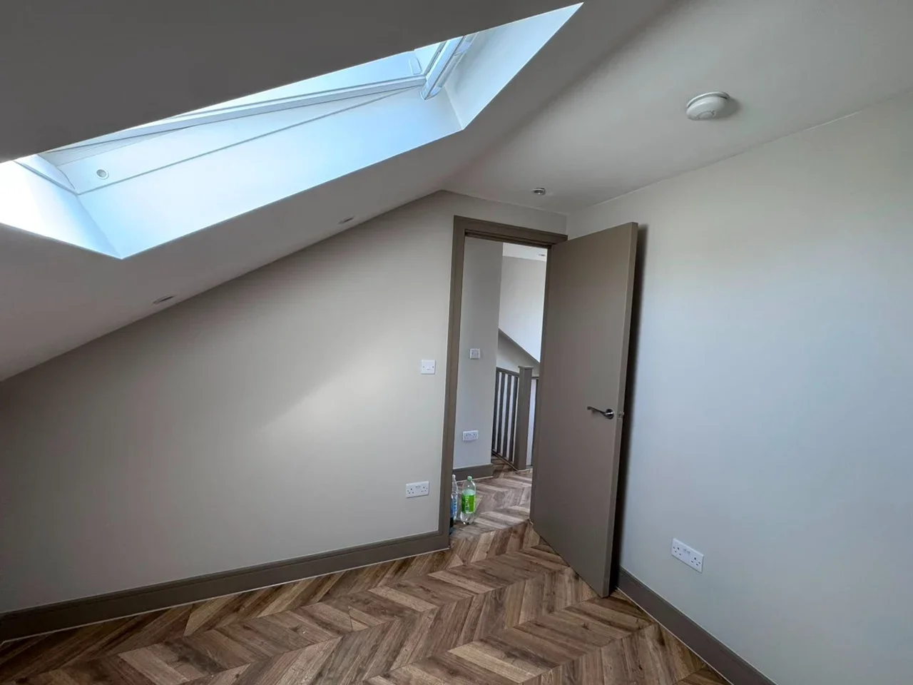 Flat Sperling Road in Greater London
