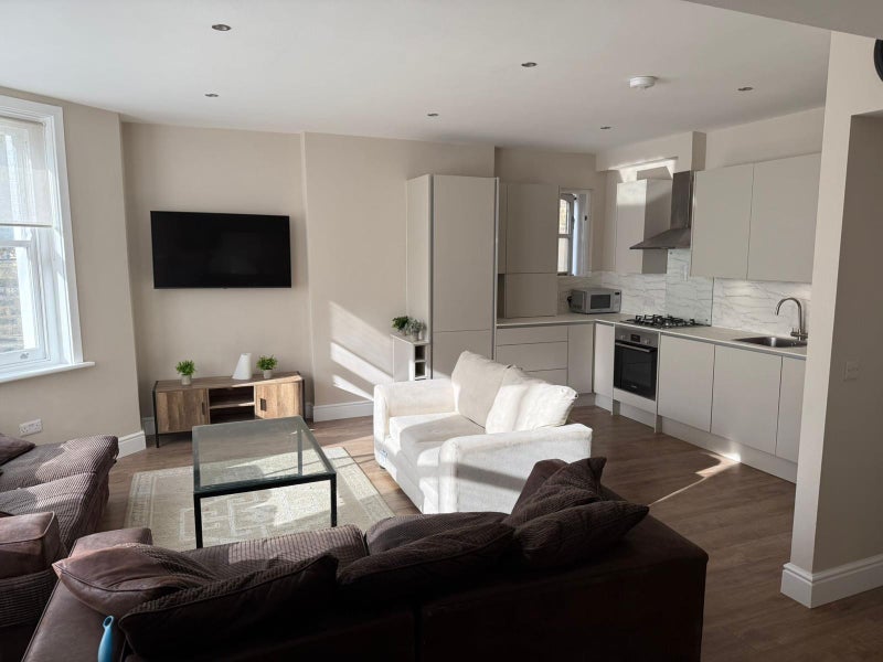 Room Melody Lane in Greater London