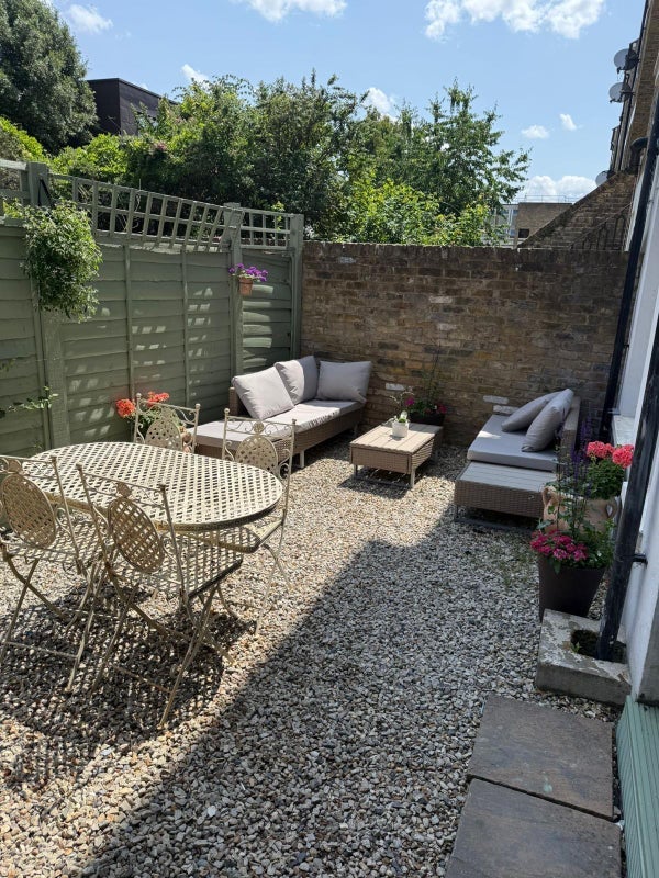 Room Melody Lane in Greater London
