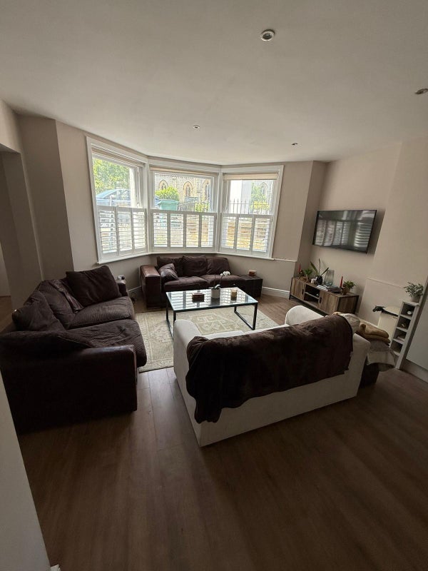 Room Melody Lane in Greater London