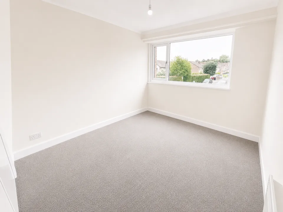 Flat Fairburn Drive in Leeds